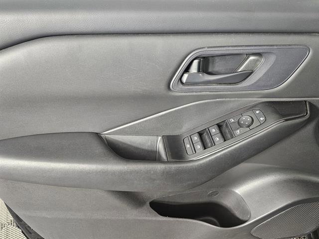 Used 2024 Nissan Rogue S image 36