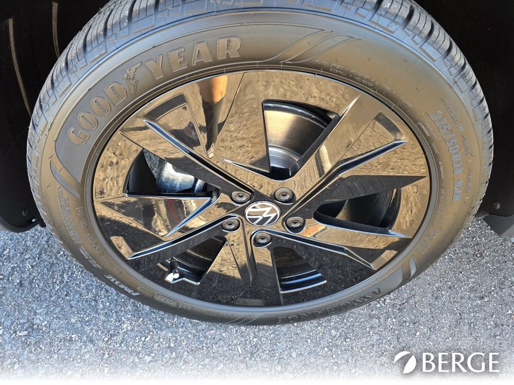 New 2026 Volkswagen Taos SE FWD image 11