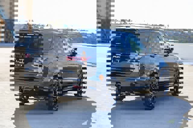 New 2025 Land Rover Discovery Dynamic SE image 4