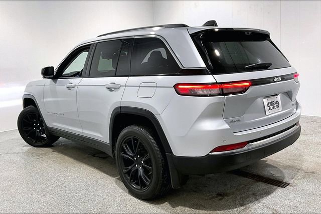 Used 2023 Jeep Grand Cherokee Limited w/ Luxury Tech Group II image 4