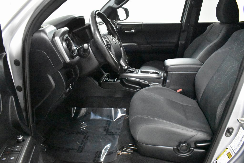 Used 2016 Toyota Tacoma TRD Sport image 11