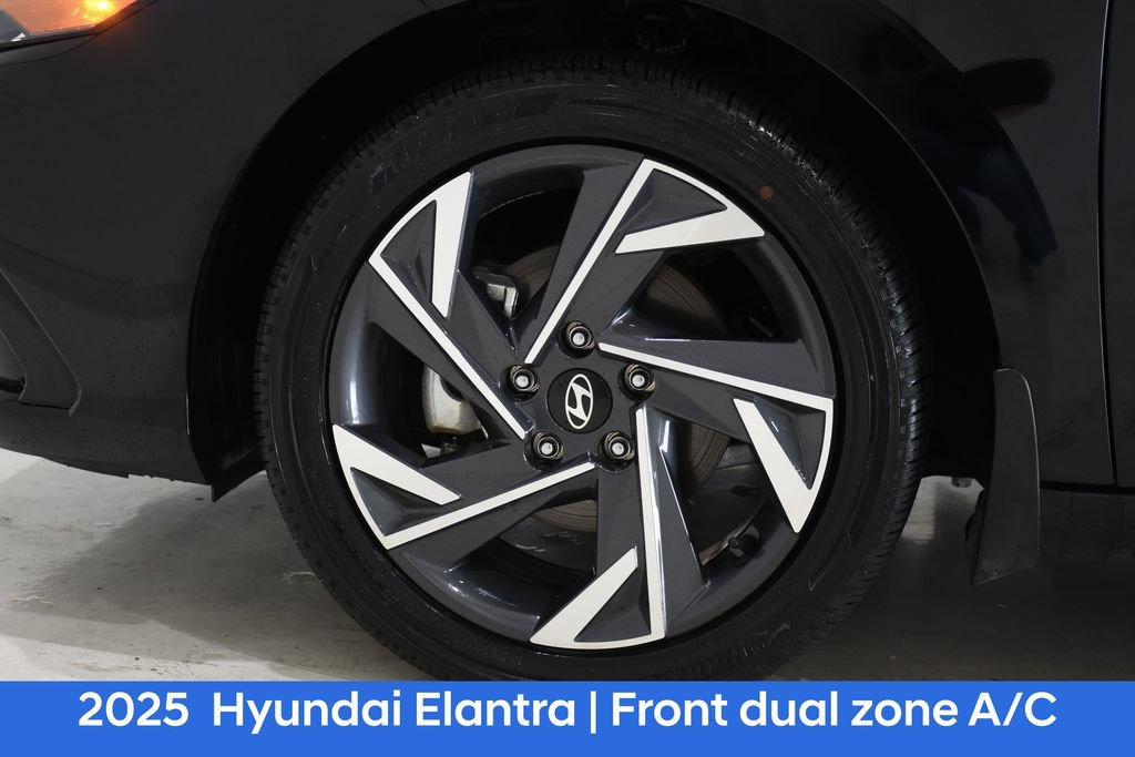 Used 2025 Hyundai Elantra Limited FWD image 7