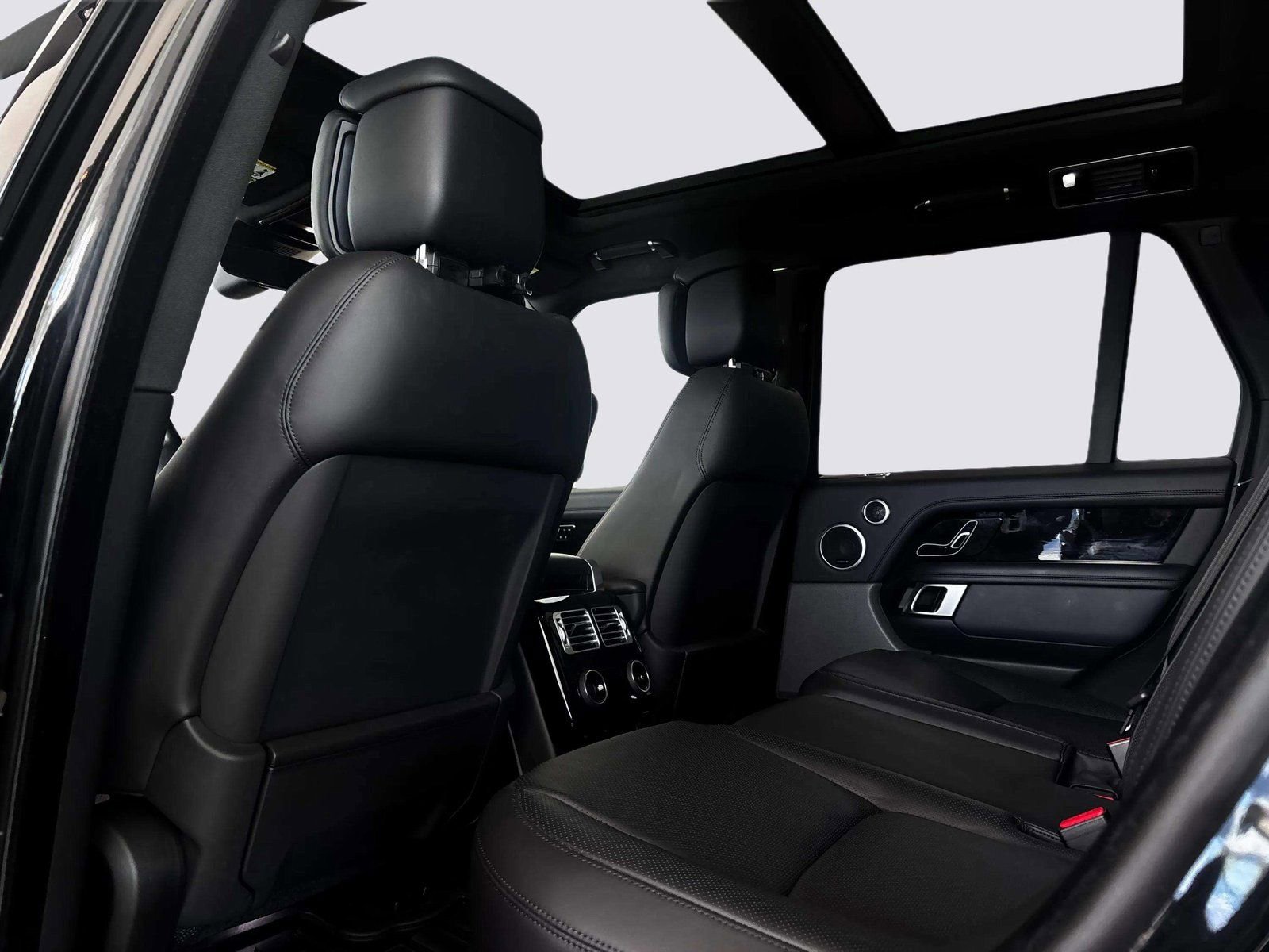 Used 2022 Land Rover Range Rover P525 Westminster Edition image 42