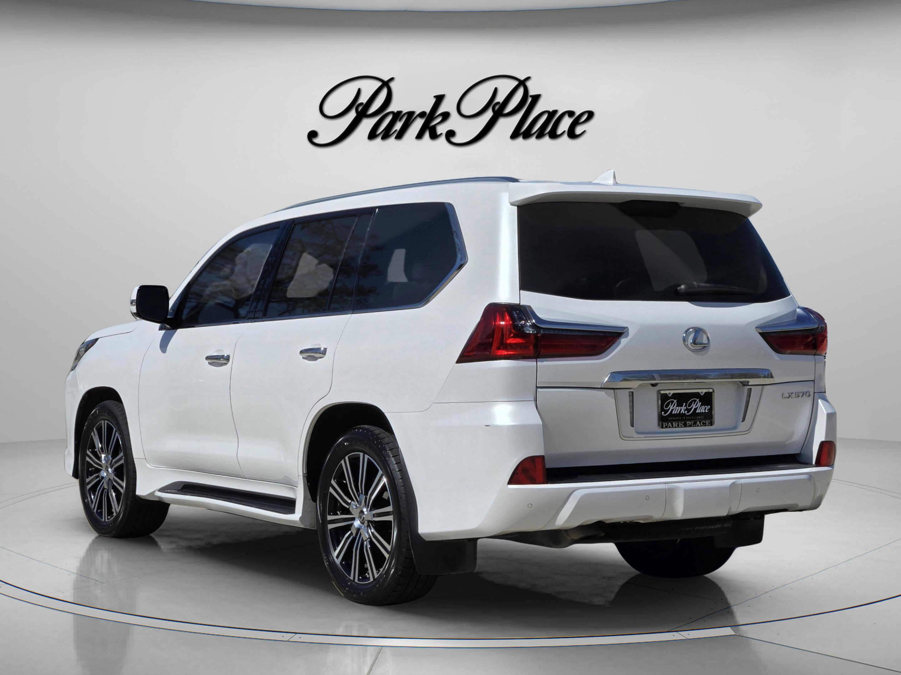 Used 2020 Lexus LX 570 4WD w/ Luxury Package image 3