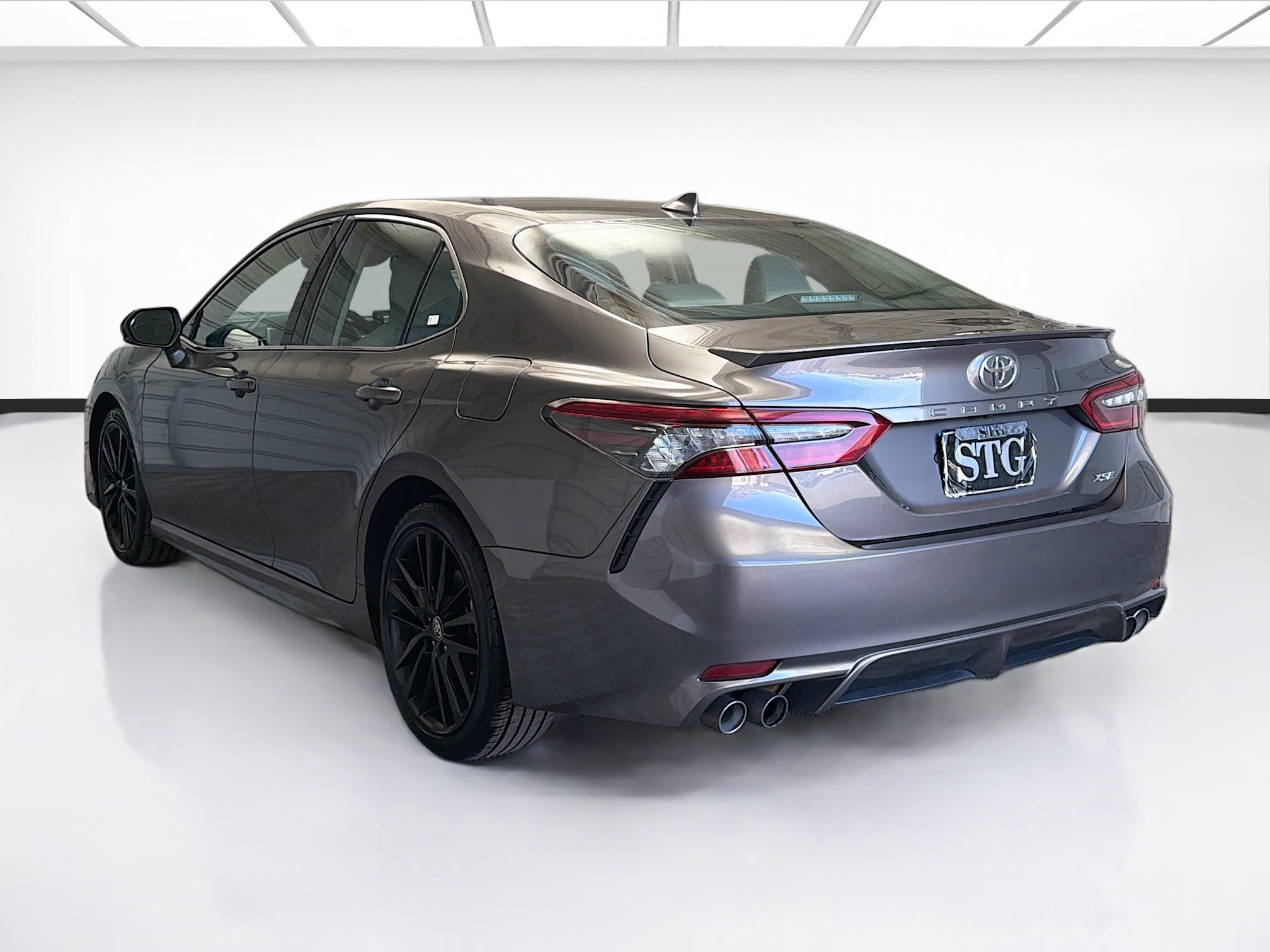 Used 2023 Toyota Camry XSE image 6