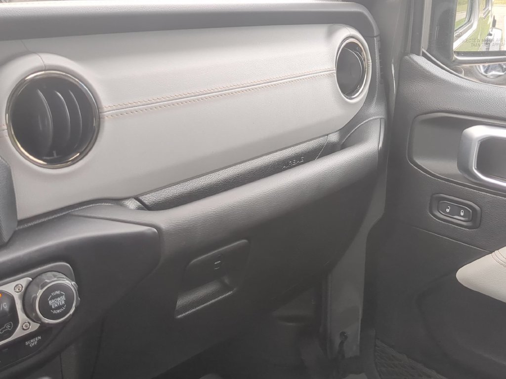Used 2022 Jeep Wrangler Unlimited Sahara AWD/4WD image 23