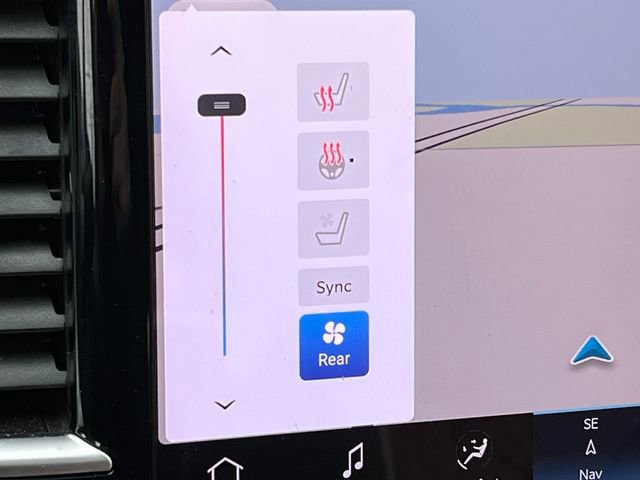 Used 2025 Chrysler Pacifica Pinnacle w/ Trailer Tow Group image 9