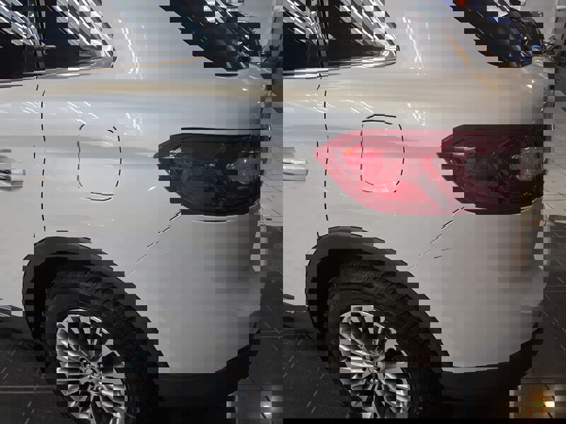 Used 2018 Lincoln MKX Select w/ Select Plus Package AWD/4WD image 18