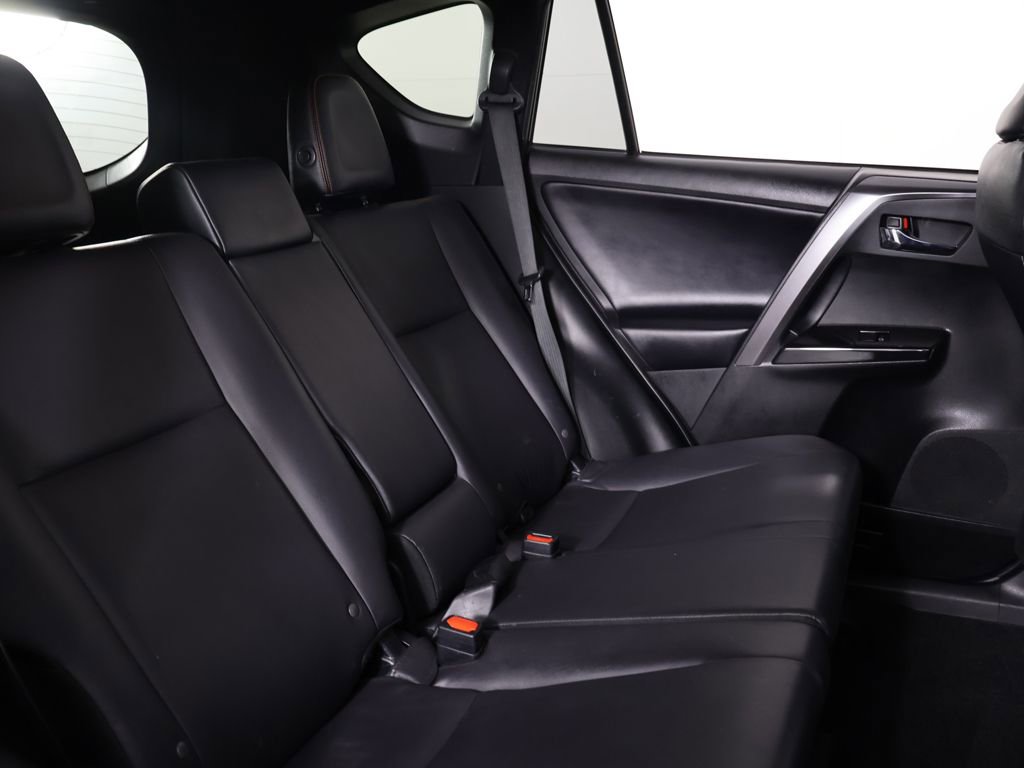 Used 2018 Toyota RAV4 SE w/ All Weather Liner Package image 34