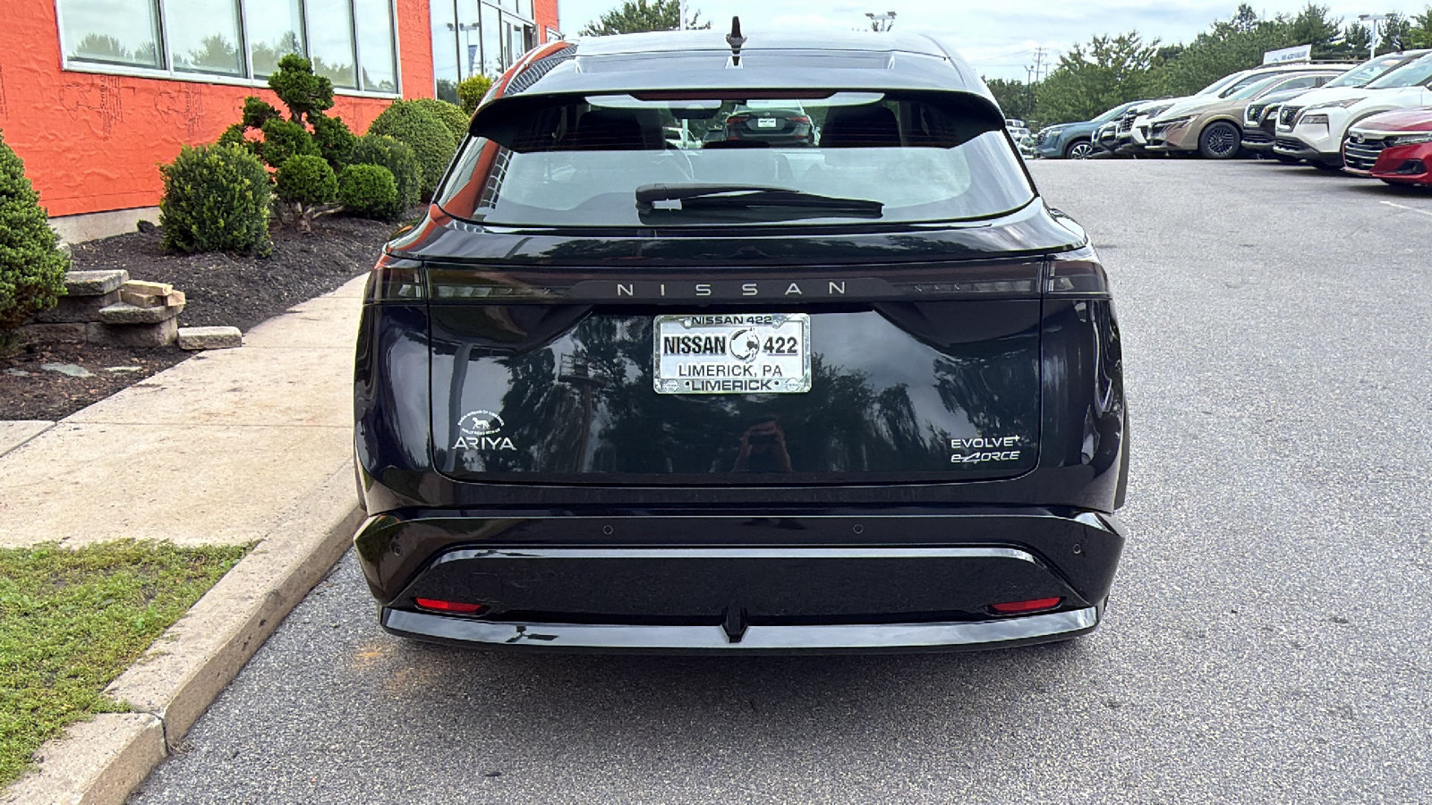 Used 2023 Nissan Ariya AWD image 5
