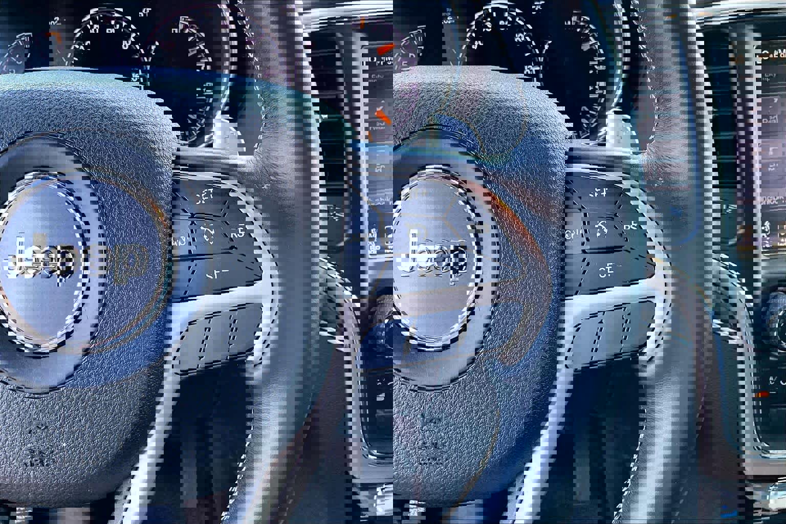 Used 2017 Jeep Grand Cherokee Overland image 25