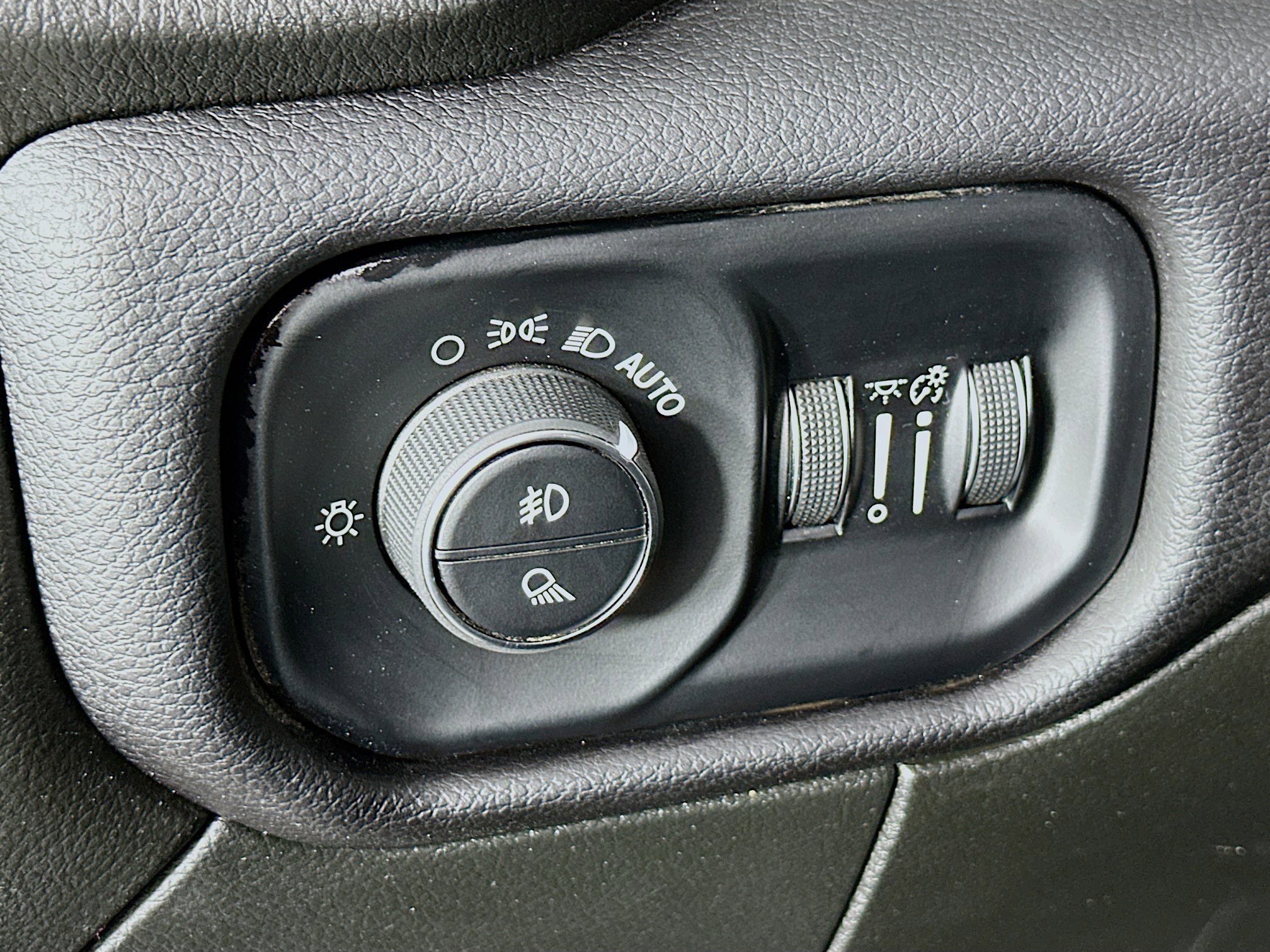 Used 2024 RAM 2500 Laramie w/ Safety Group image 17