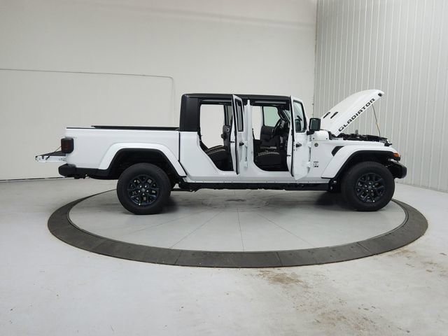 New 2026 Jeep Gladiator Sport AWD/4WD image 16