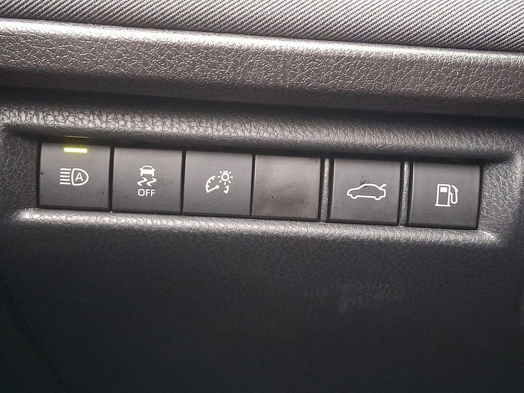 Used 2025 Toyota Camry LE image 25