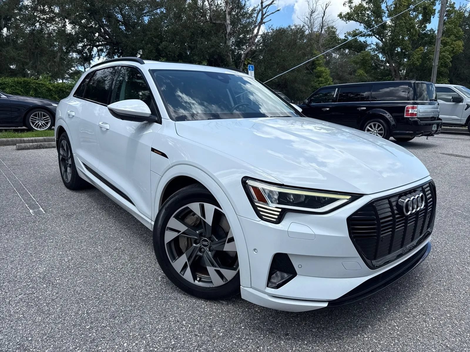 Used 2021 Audi e-tron Premium w/ Convenience Plus Package AWD/4WD image 5