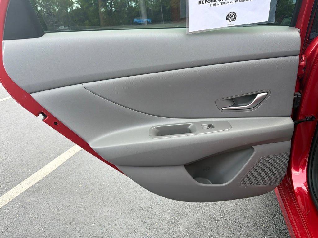 Used 2023 Hyundai Elantra SE FWD image 19