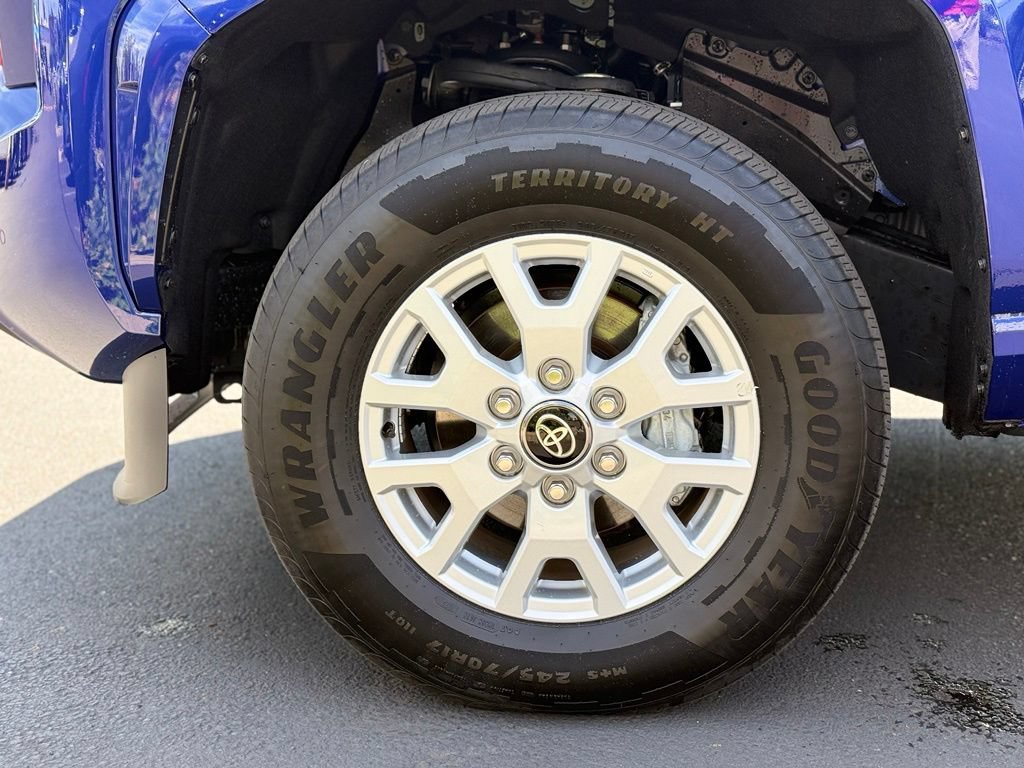 Certified 2025 Toyota Tacoma SR5 AWD/4WD image 9