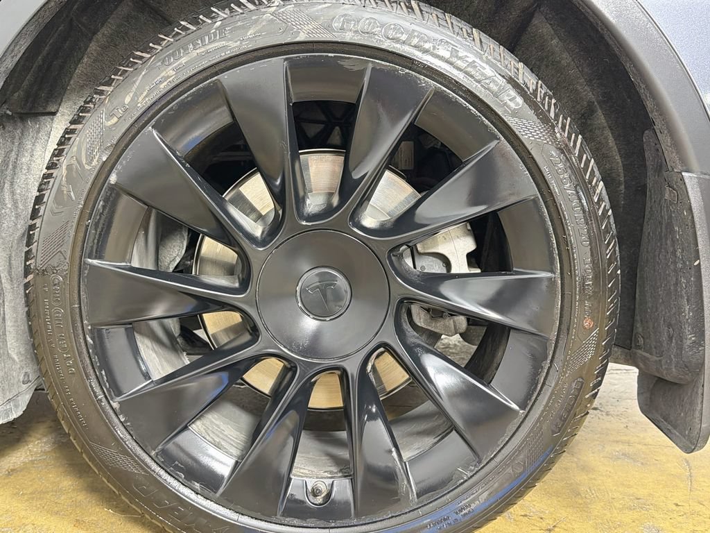 Used 2023 Tesla Model Y Long Range AWD/4WD image 29