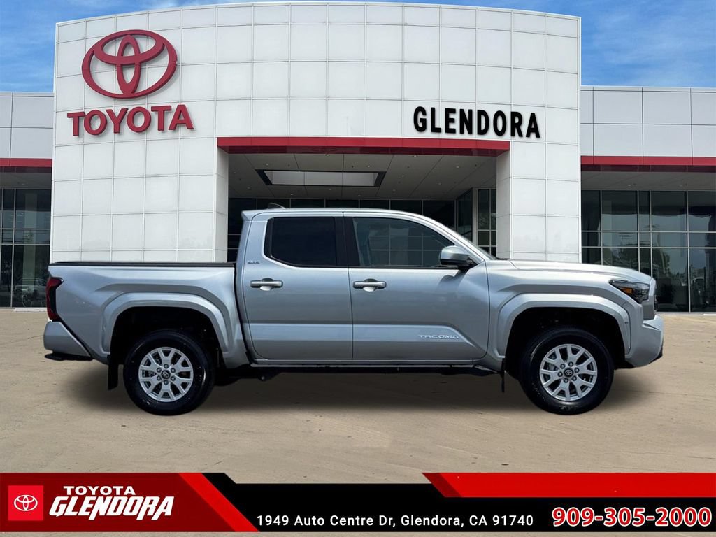 Certified 2025 Toyota Tacoma SR5 AWD/4WD image 12