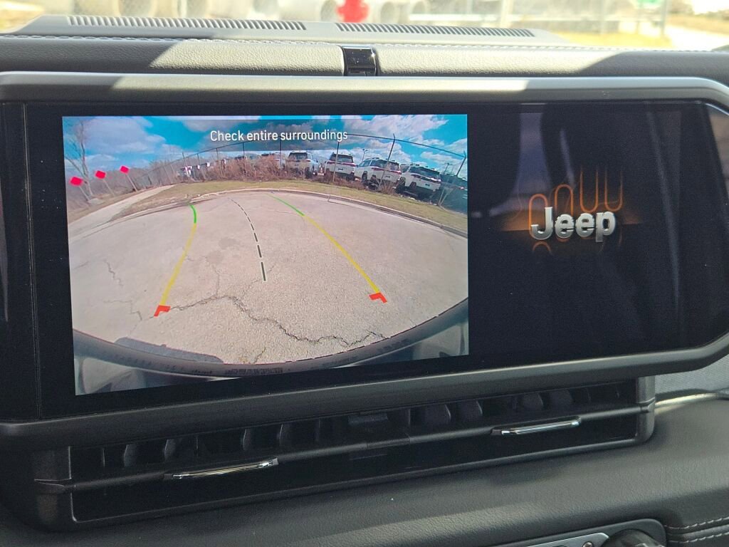 Used 2025 Jeep Wrangler Unlimited Sahara w/ Safety Group image 22