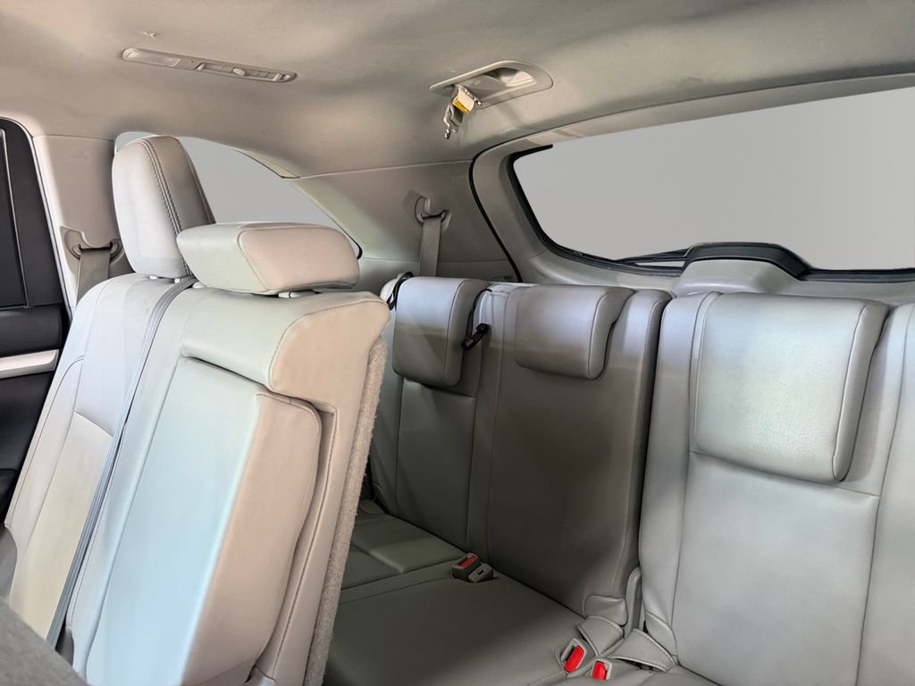 Used 2019 Toyota Highlander XLE FWD image 24