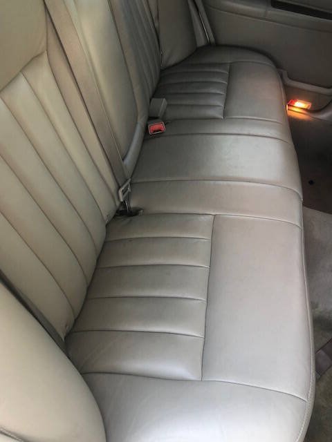 Used 2003 Lincoln Town Car Executive RWD image 10