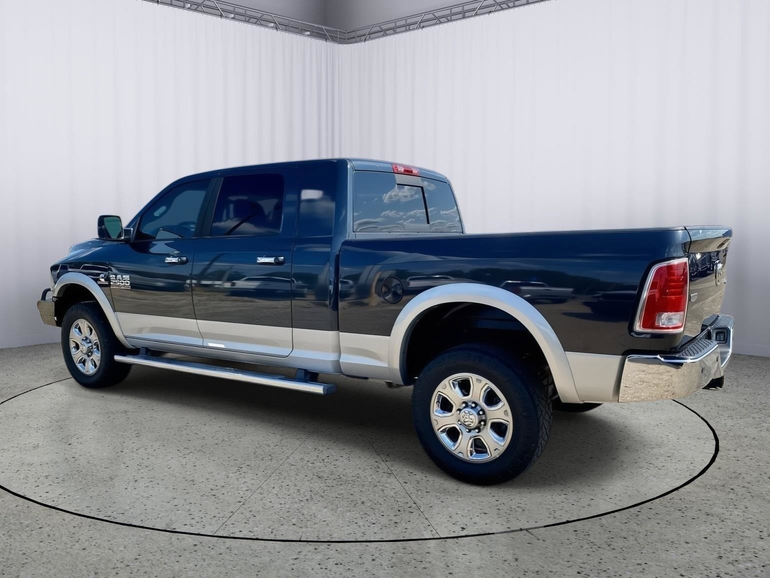 Used 2015 RAM 2500 Laramie w/ Convenience Group AWD/4WD image 4