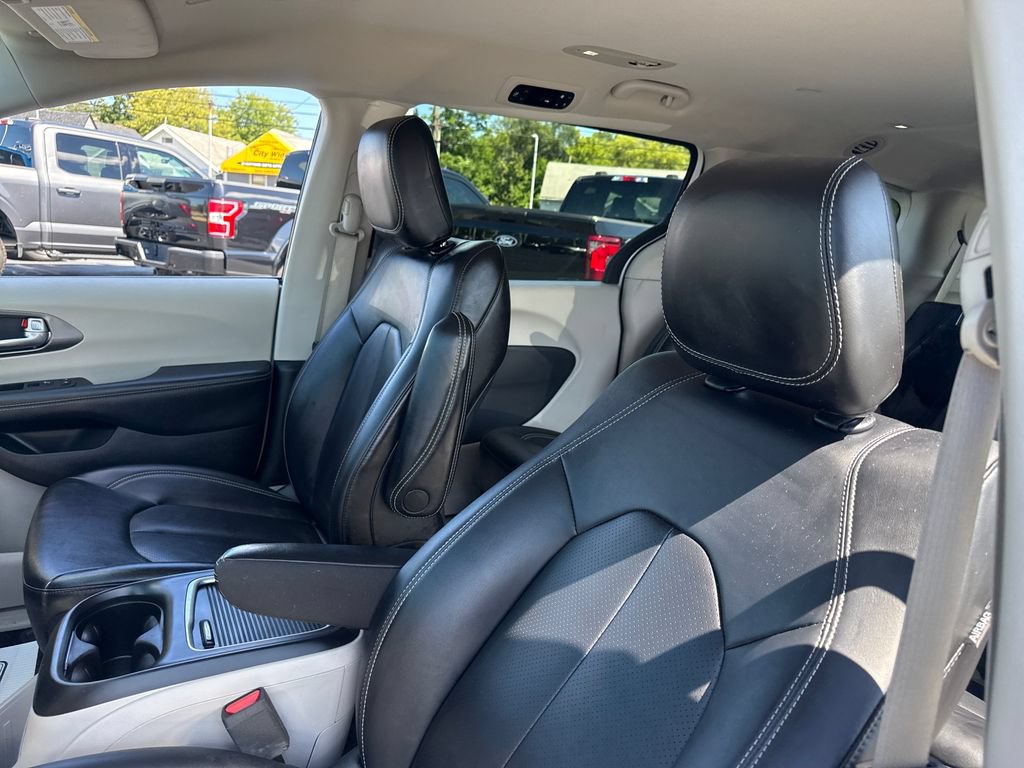 Used 2024 Chrysler Pacifica Limited FWD image 28