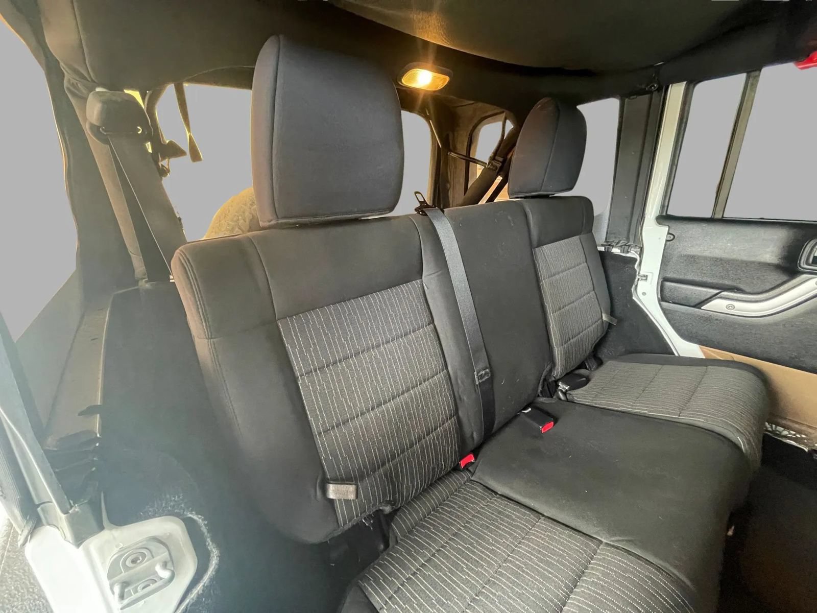 Used 2011 Jeep Wrangler Unlimited Sahara w/ Connectivity Group AWD/4WD image 30