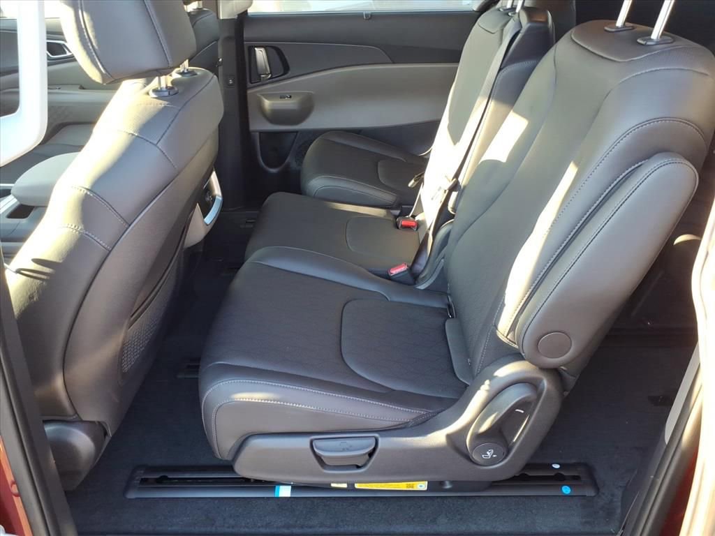 New 2026 Kia Carnival EX image 12