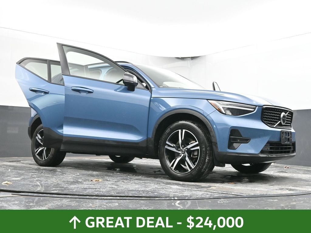 Used 2024 Volvo XC40 B5 Core image 66