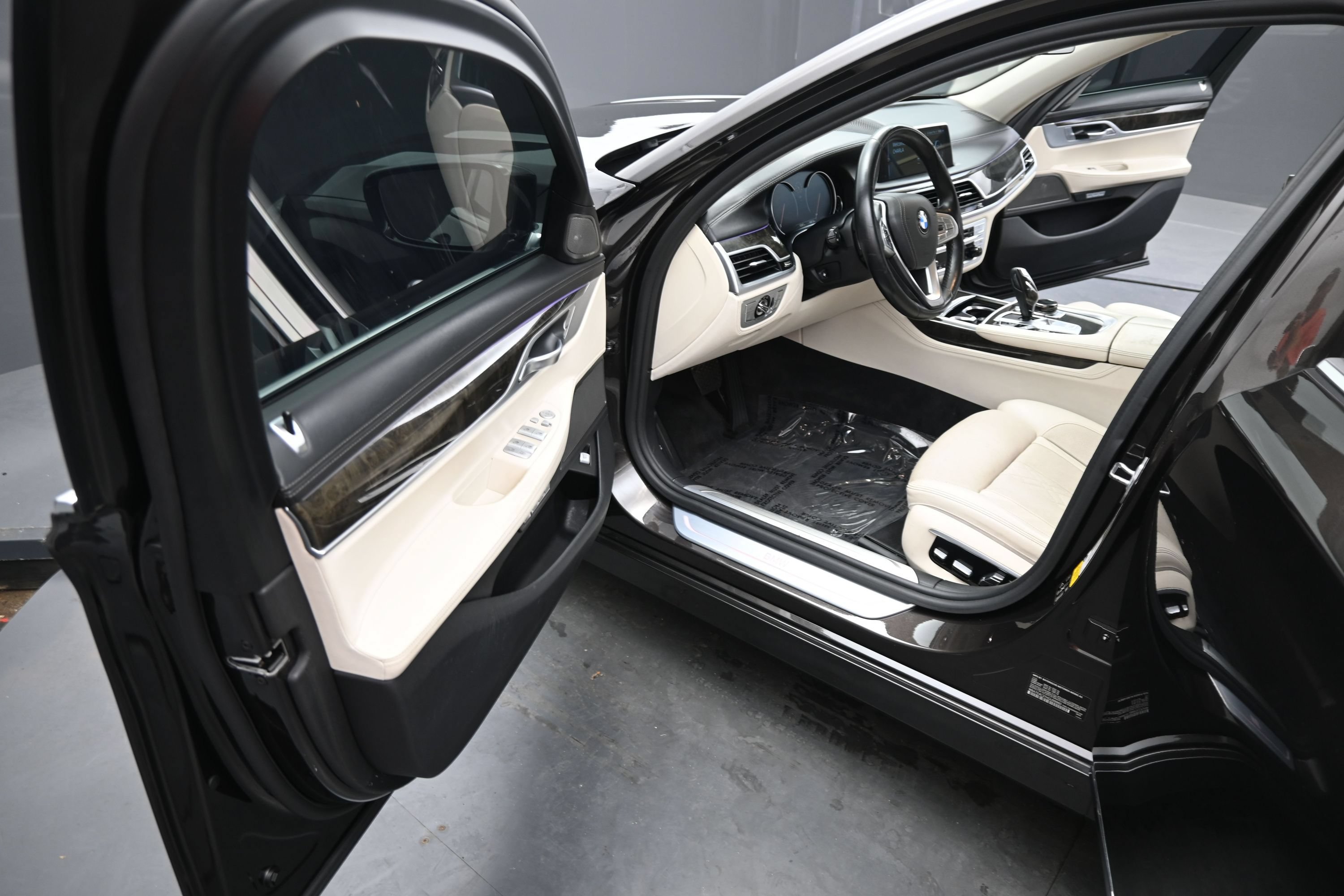 Used 2017 BMW 740i xDrive AWD/4WD image 14