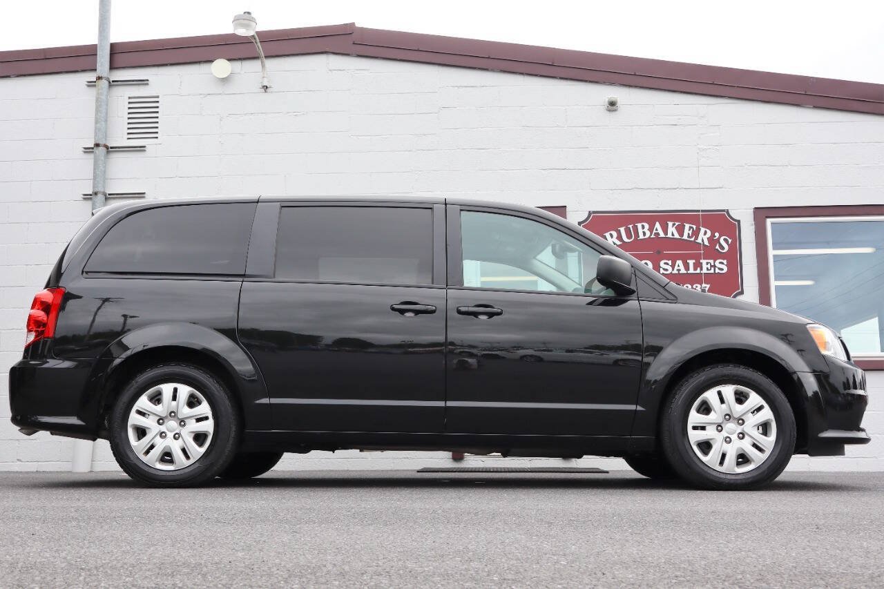 Used 2018 Dodge Grand Caravan SE w/ UConnect Hands-Free Group