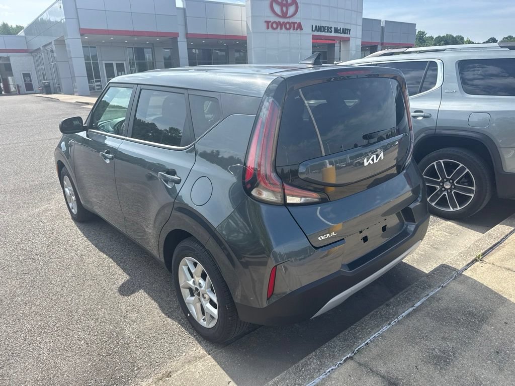 Used 2025 Kia Soul LX w/ LX Technology Package FWD image 4