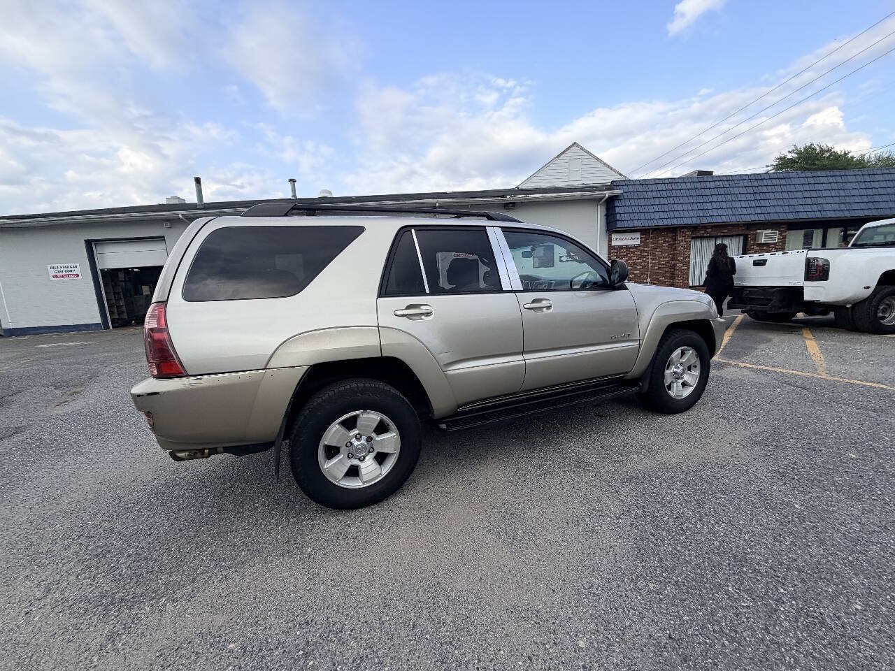 Used 2004 Toyota 4Runner SR5 AWD/4WD image 21