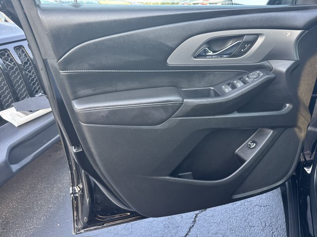Used 2022 Chevrolet Traverse LT FWD image 11