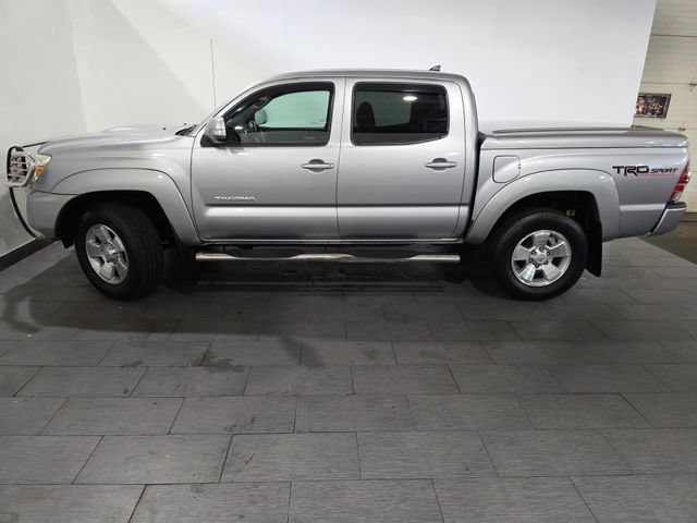 Used 2015 Toyota Tacoma 4x4 Double Cab w/ TRD Sport Package image 2