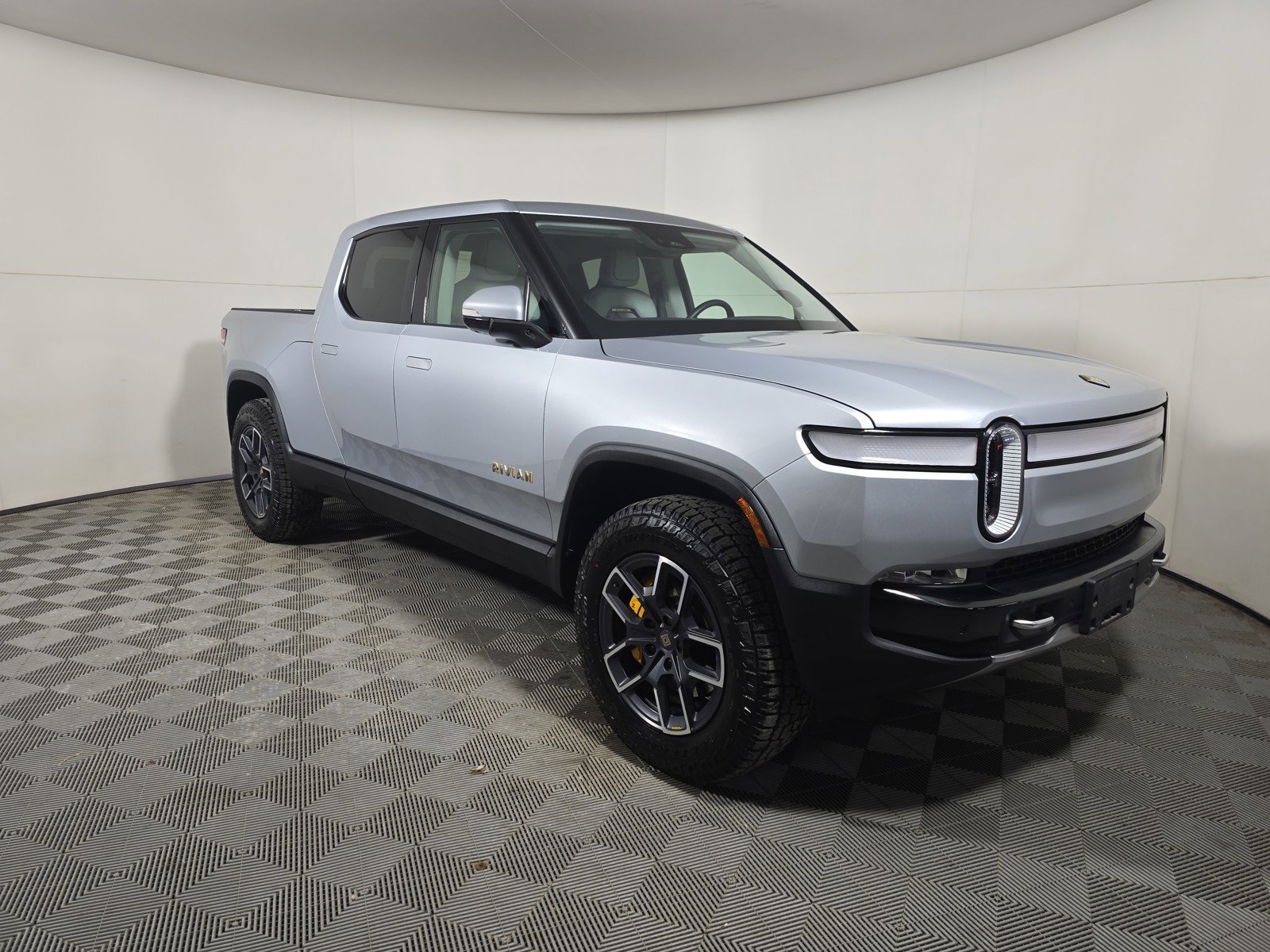 Used 2023 Rivian R1T Launch Edition image 7
