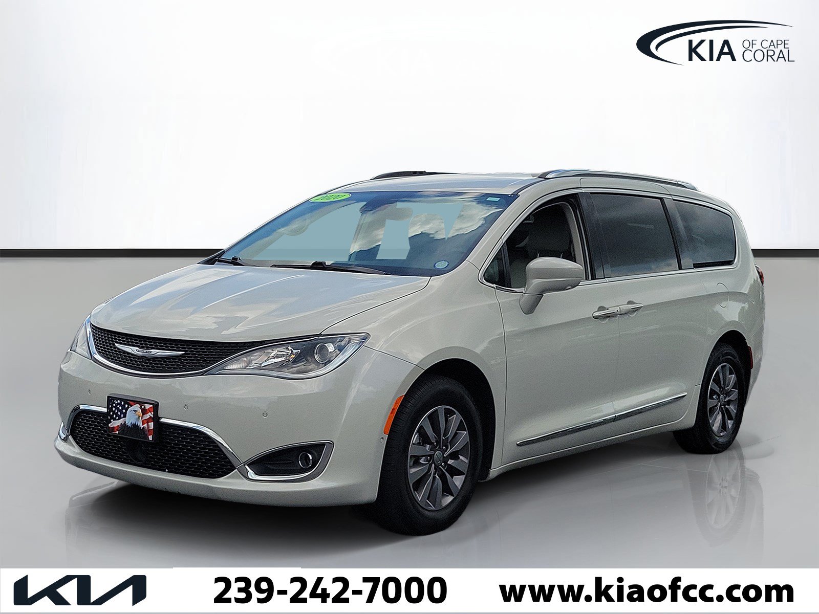 Used 2020 Chrysler Pacifica Touring-L Plus FWD image 3