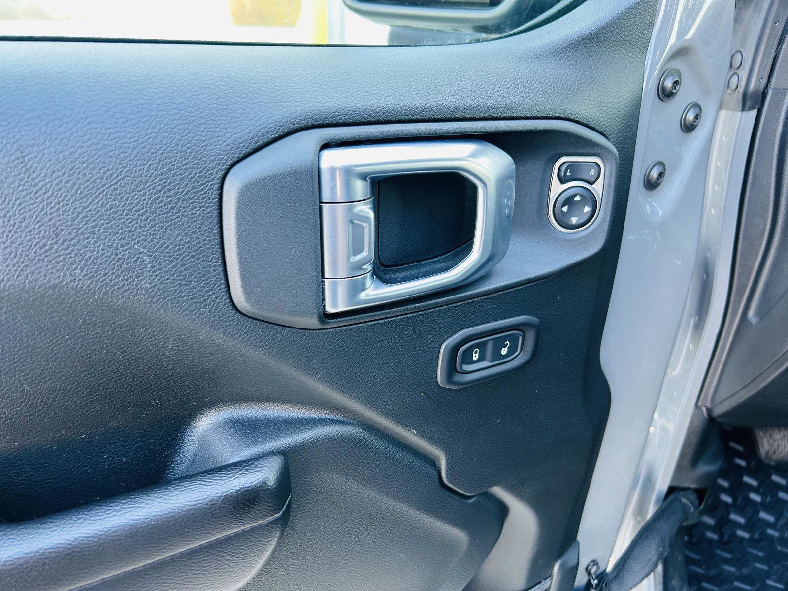 Used 2021 Jeep Gladiator Sport image 9