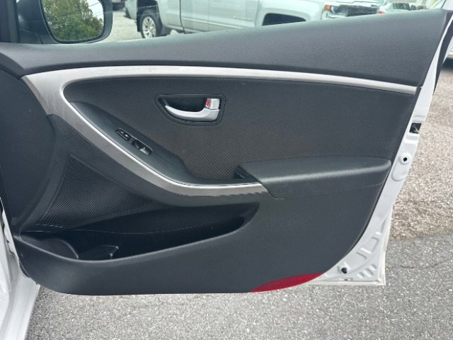 Used 2017 Hyundai Elantra GT image 33