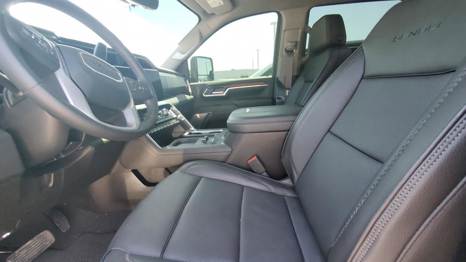 Used 2026 GMC Sierra 3500 Denali w/ Denali Reserve Package AWD/4WD image 3