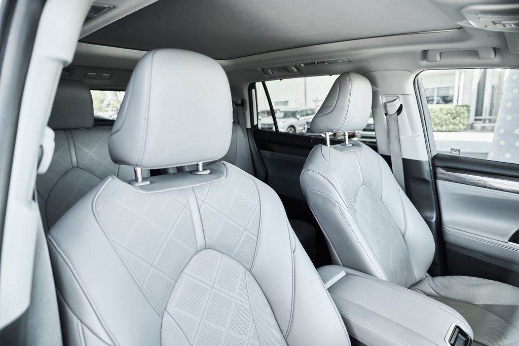 Used 2022 Toyota Highlander Platinum FWD image 38