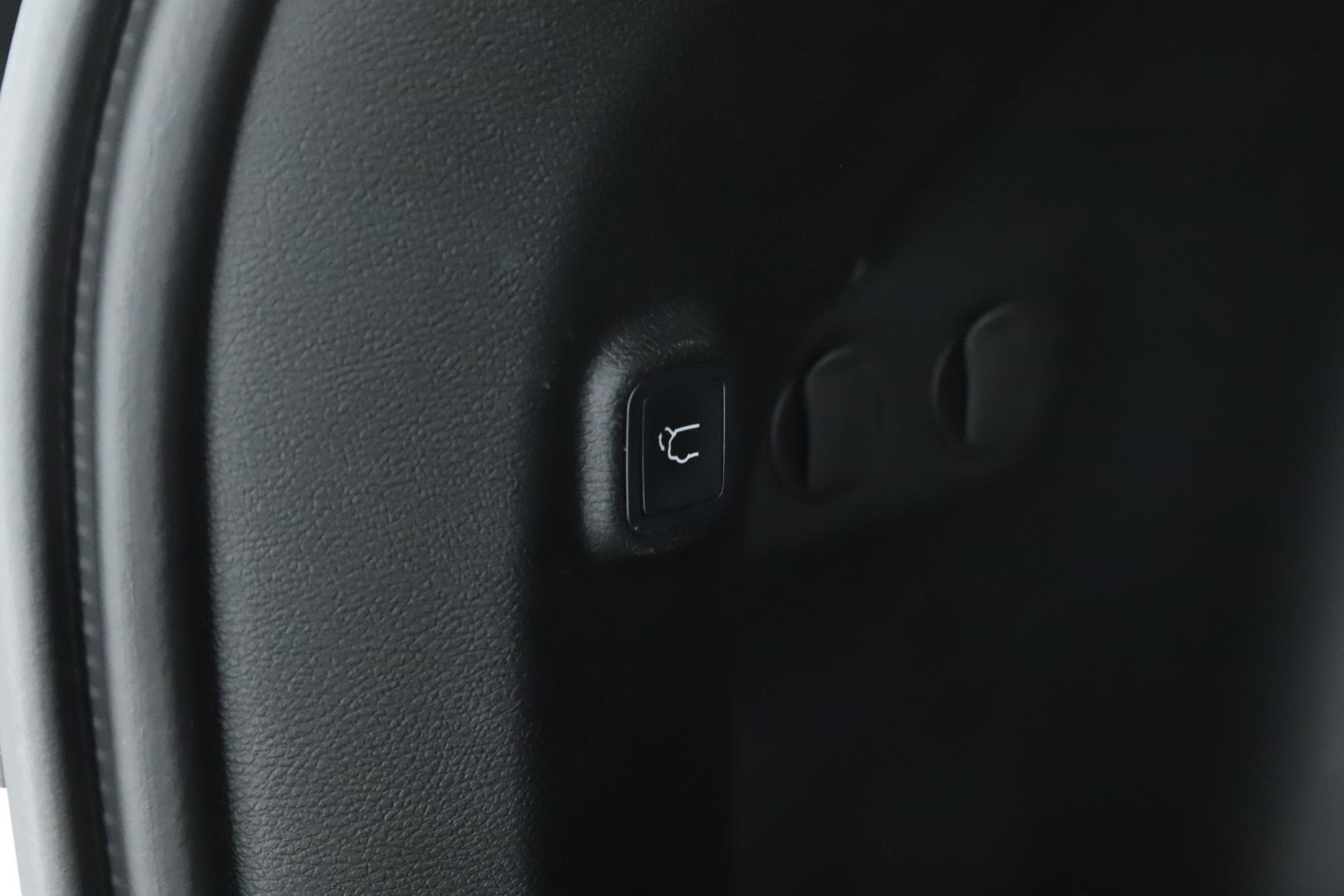 Used 2023 Jeep Cherokee Trailhawk w/ Sun & Sound Group image 20