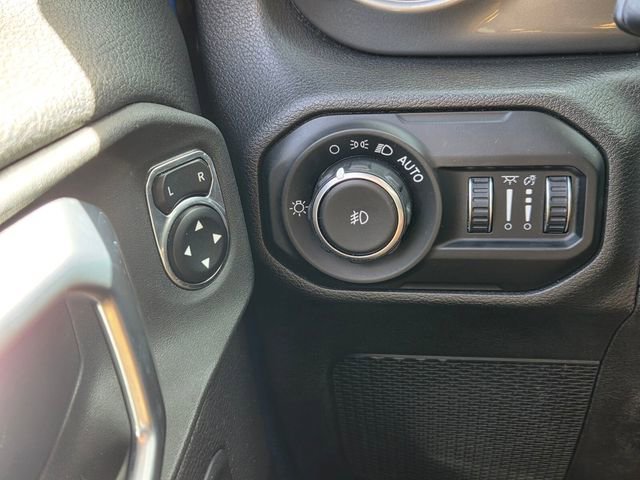 Used 2021 Jeep Wrangler Unlimited Sahara image 35