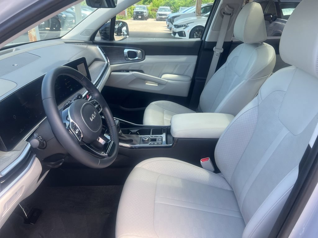 Certified 2025 Kia Sorento SX AWD/4WD image 4