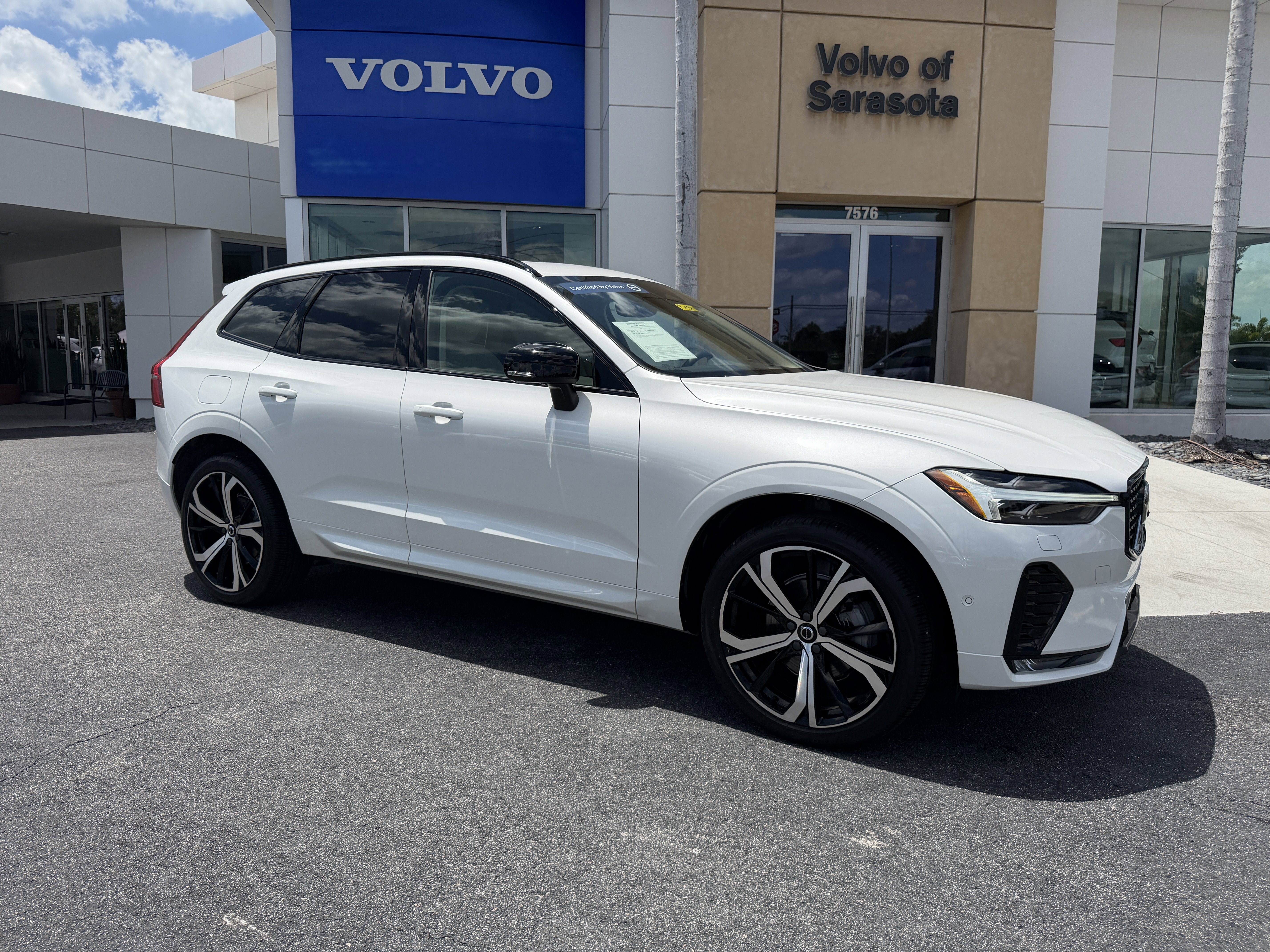 Used 2024 Volvo XC60 B5 Ultimate w/ Protection Package Premier