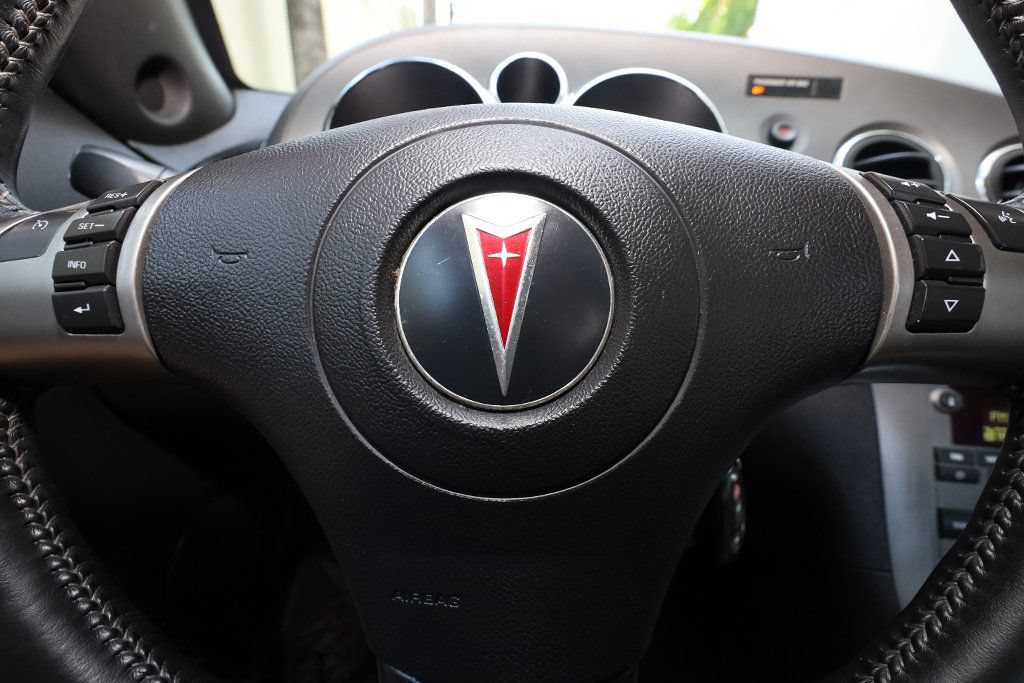 Used 2007 Pontiac Solstice GXP w/ Premium Package RWD image 37