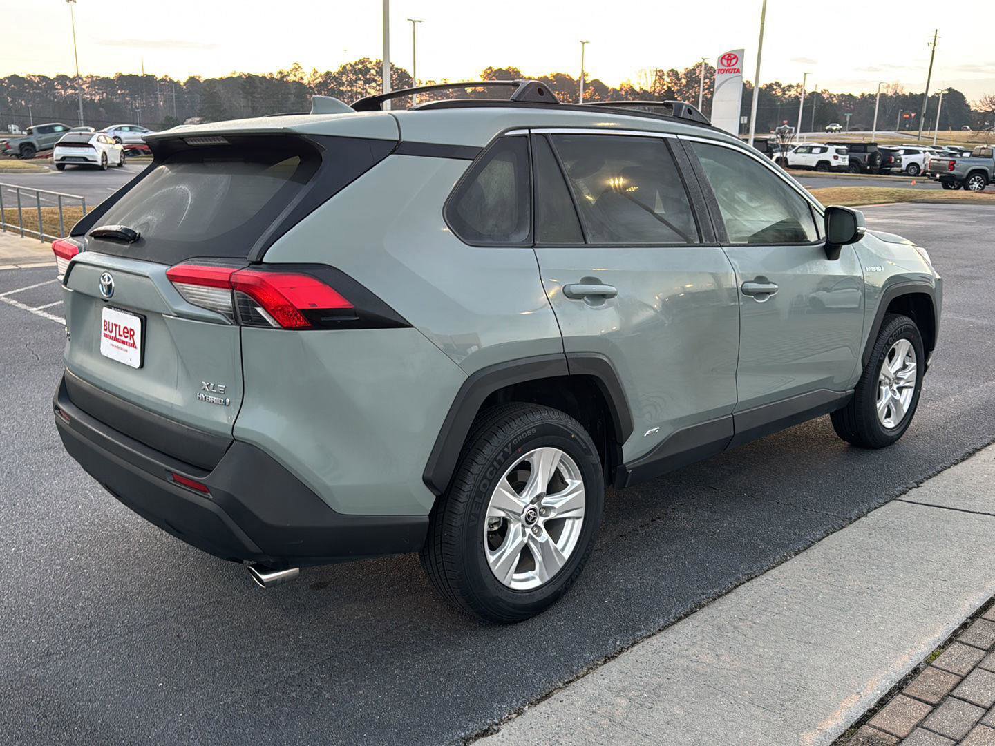 Certified 2021 Toyota RAV4 XLE w/ Convenience Package image 5