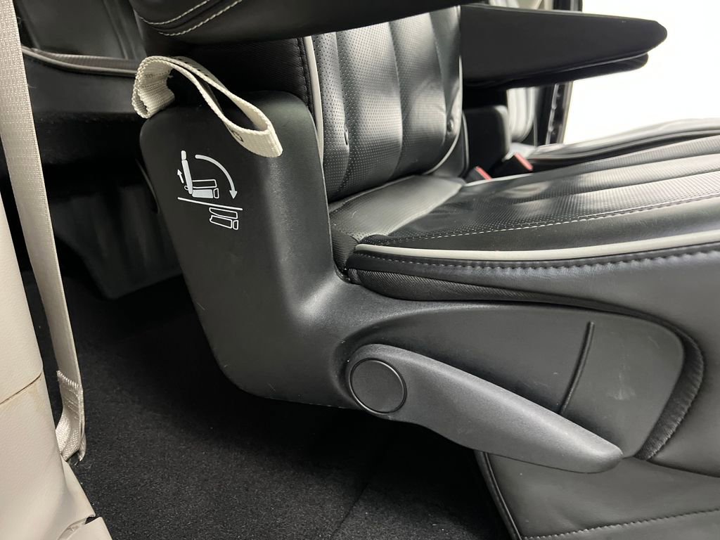 Used 2024 Chrysler Pacifica Limited image 23